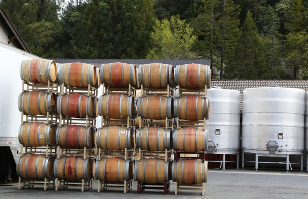 The Great Debate - Oak Wine Barrels or Stainless Steel Wine Drums
