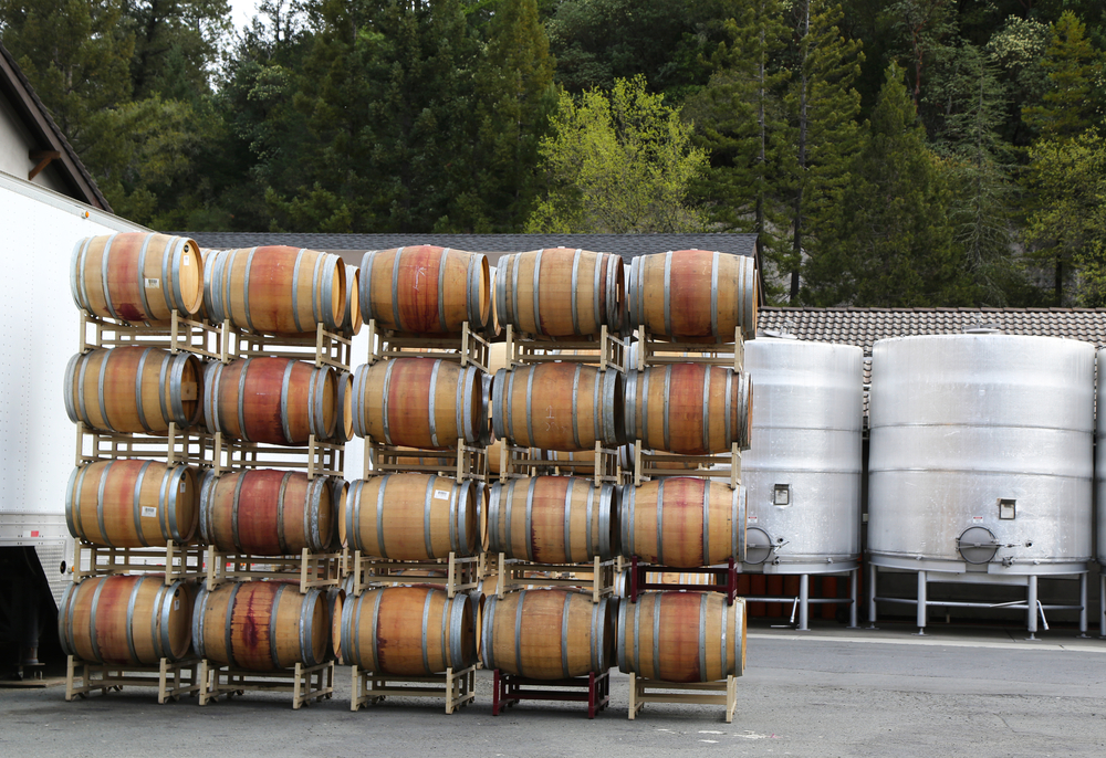 The Great Debate – Oak Wine Barrels or Stainless Steel Wine Drums?
