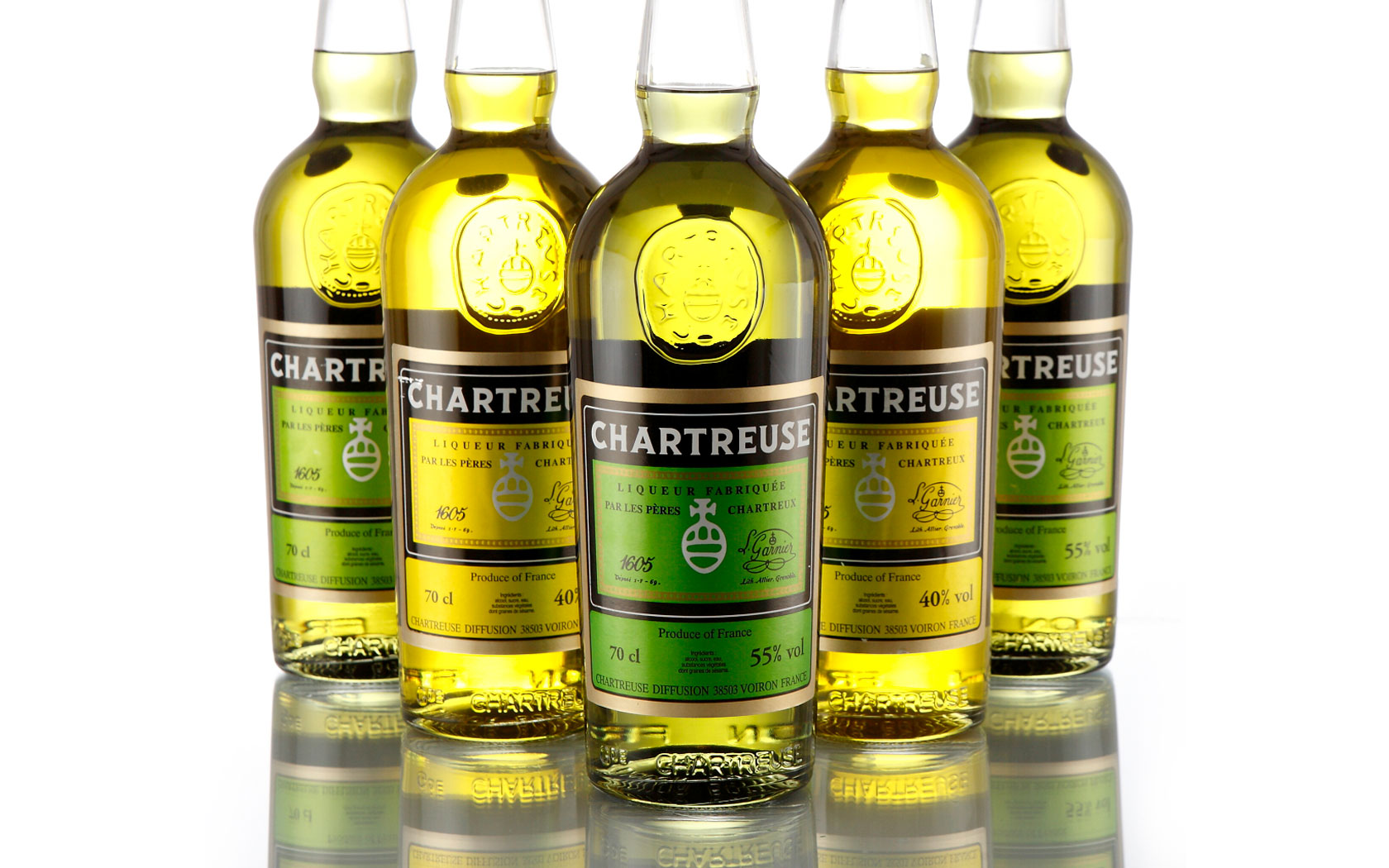 Алкогольный напиток 7. Шартрёз французские ликёры. Цвет ликера шартрез. Ликер шартрез (фр. Chartreuse). Зеленый шартрез.